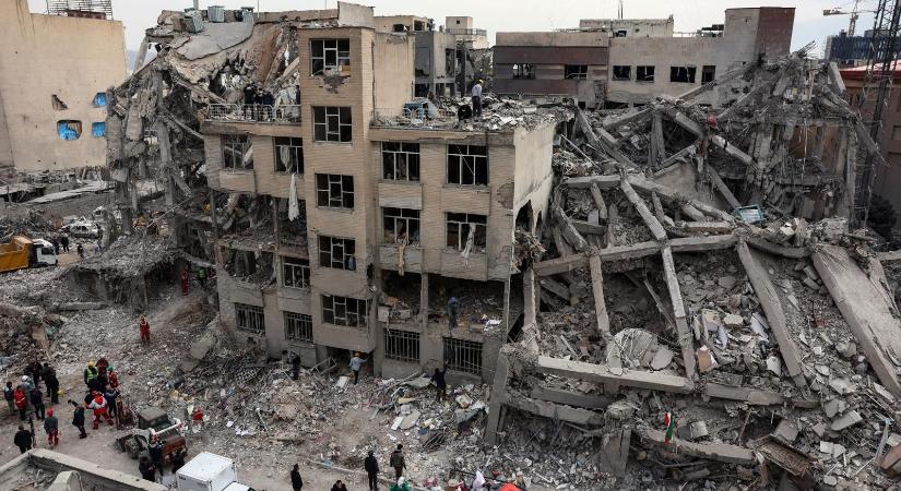 Az USA óriásbombákkal támadta a Hormuzi-szorost, Teherán megtorlást ígér az iráni vezető halála miatt