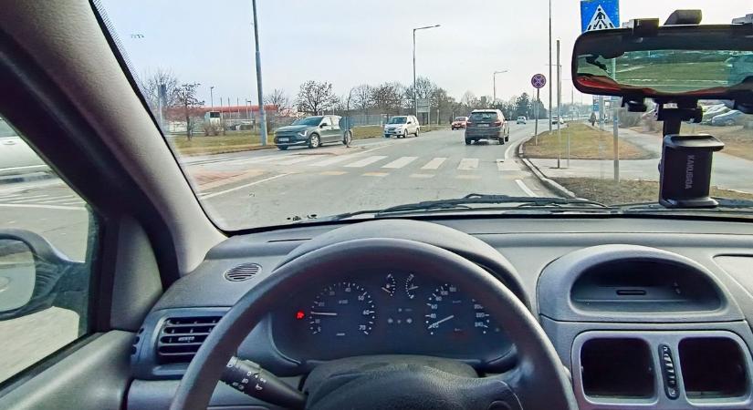 Ez a két KRESZ-tábla a legbecsapósabb, a tapasztalt sofőrök is összetévesztik