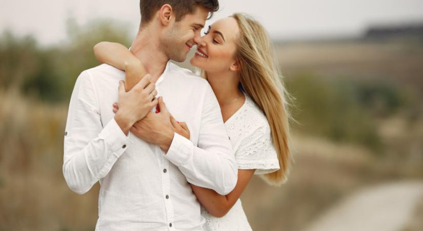 8 tipp a szakértőtől, hogy életben tarts a kapcsolatod, ha már elszállt a rózsaszín felhő