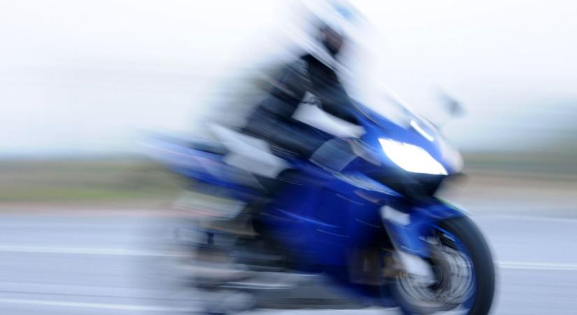 Kiakadt a traffipax, úgy száguldott a motoros – több százezer forintja bánta