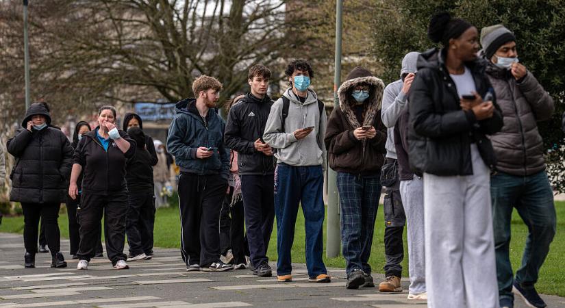 Másnaposságnak is tűnhet az agyhártyagyulladás: súlyos járványhelyzet az egyetemen