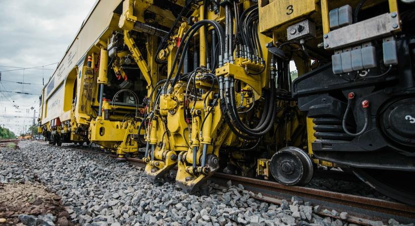 Több vasúti híd és pályaszakasz újul meg az ország északkeleti térségében