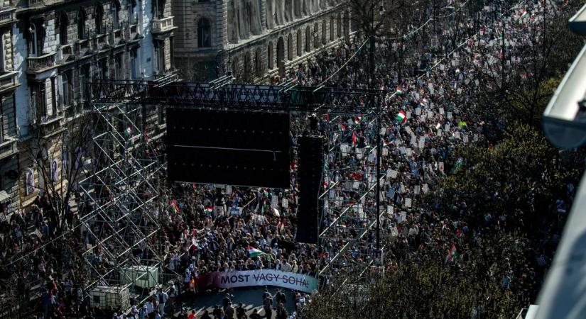 Szociológusok szerint március 15-én majdnem háromszor annyian hallgatták Magyar Pétert, mint Orbán Viktort