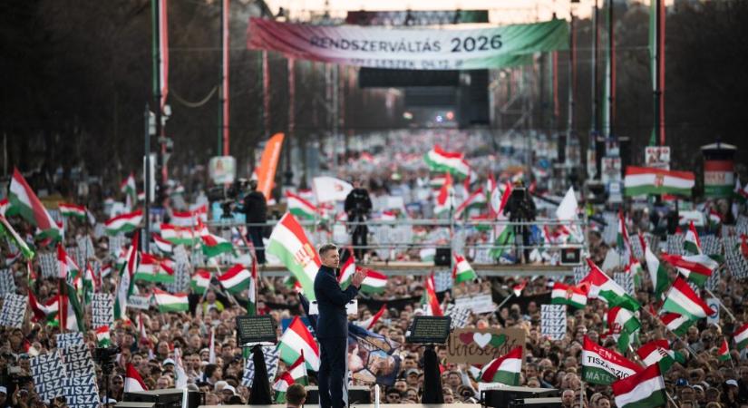 Kutatók: a Békemenet csúcsán 58 ezren hallgatták Orbánt, a Nemzeti Menet csúcsán 162 ezren Magyart