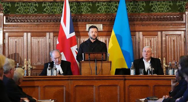 Zelenszkij felszólította a világot, hogy készüljön fel a terror új korszakára a drónok miatt