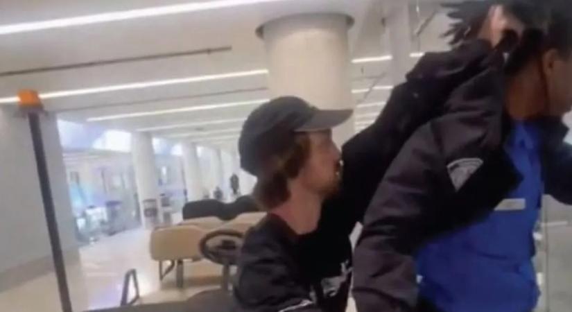 Brutális jelenet a repülőtéren: dolgozóra támadt egy magából kikelt utas