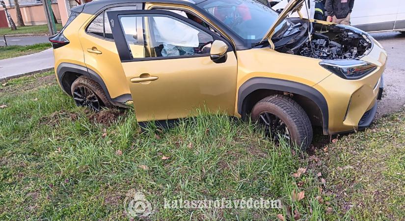 Két személygépkocsi ütközött össze az Orosházi úton