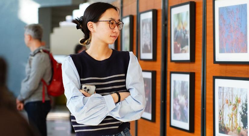 Kiállítás az egyetemen: a természet szépségét és múlandóságát mutatják be a képek