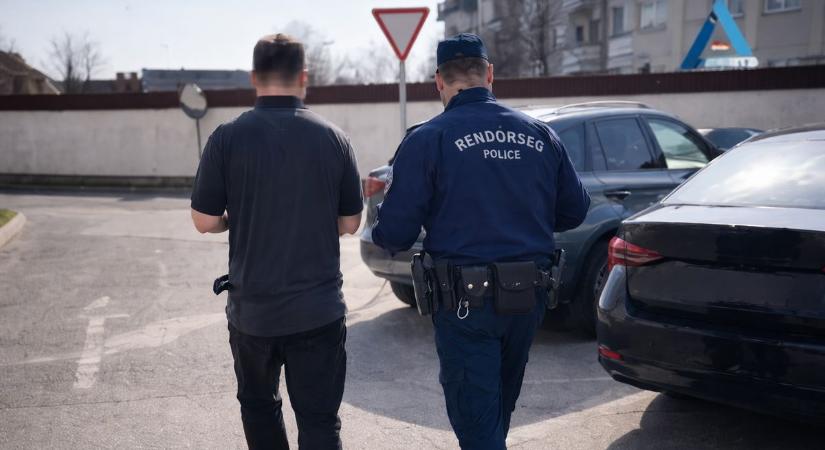 Elszakadt a cérna a férfinál, veréssel fenyegette meg az adóellenőrt videó