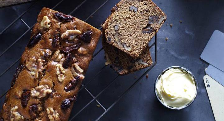 Puha diós-datolyás kenyér: illatos, házi sütemény