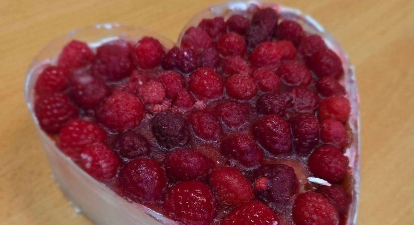 Zenével, verssel köszöntötték születésnapján a polgármestert (videó)