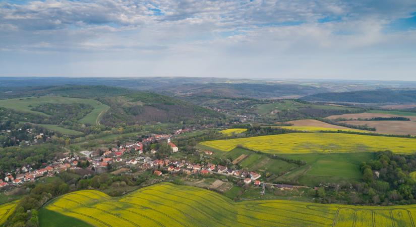 Tömegével veszik a házakat a finnek ebben az apró baranyai faluban: nem fogod elhinni, miért