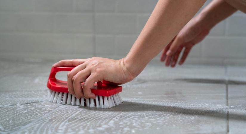 Így lesz újra ragyogóan fehér a fuga: egy egyszerű, de szuper hatékony módszer otthonra