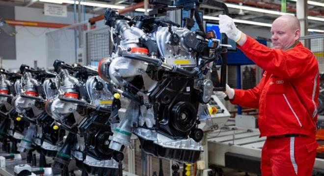 10 millió négyhengeres benzinmotor jubileuma Győrben