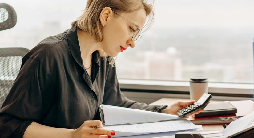 Megdöbbentő, mennyi pénzt égetnek el feleslegesen a magyar cégek – itt a lista a legdurvább hibákról