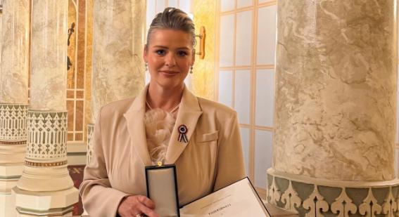 Lovagkeresztet kapott Rákay Philip asztronómusként hasznosuló felesége