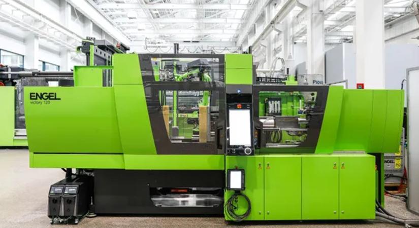 ENGEL a JEC World 2026 kiállításon: Drónok hőre lágyuló kompozit rotorlapátjainak első teljesen automatizált sorozatgyártása