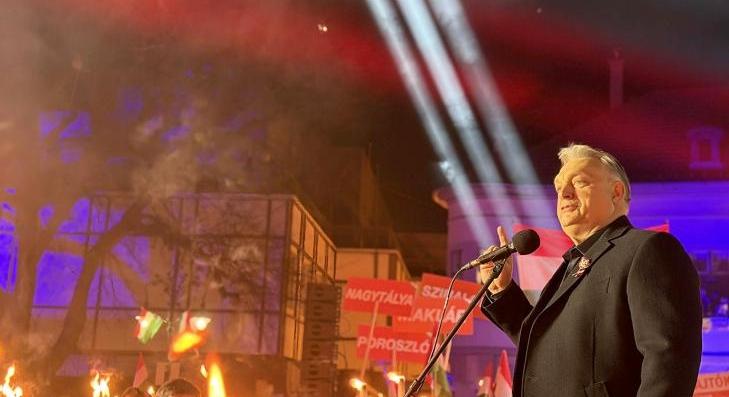 Rengetegen várták a miniszterelnököt Egerben 