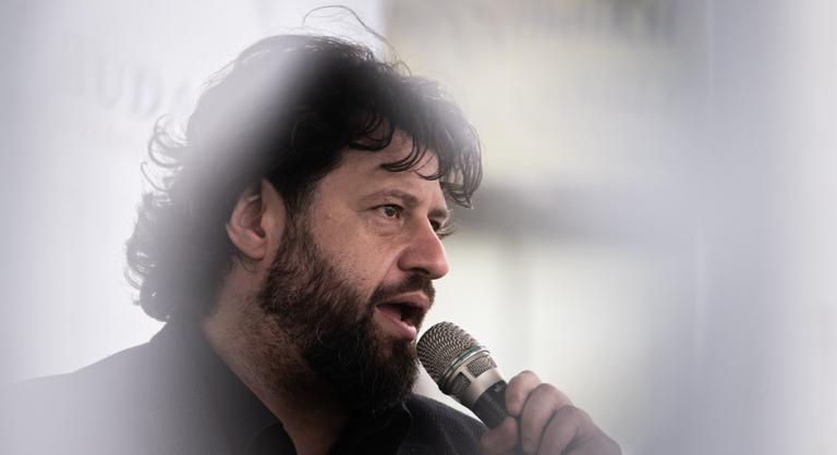 Rendszerbontó nagykoncertet szervez Puzsér Róbert, Azahriah is fellép