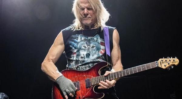 Traktorokkal és repülőgépekkel foglalkozik Steve Morse, a Deep Purple egykori gitárosa