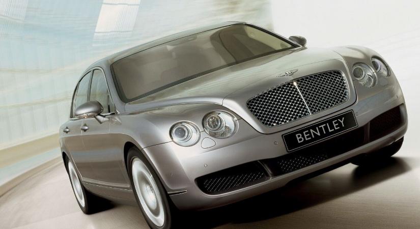 Használt luxusautót vett egy szerelő, hogy megmutassa miért olcsó egy ilyen gép