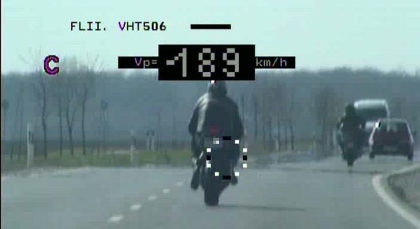 Öngyilkos tempó: 189-el repesztett a motoros, ennyit fizet