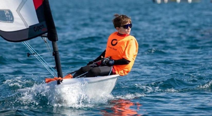 A tengeren is verte a mezőnyt a Balatonon edződő fiatal