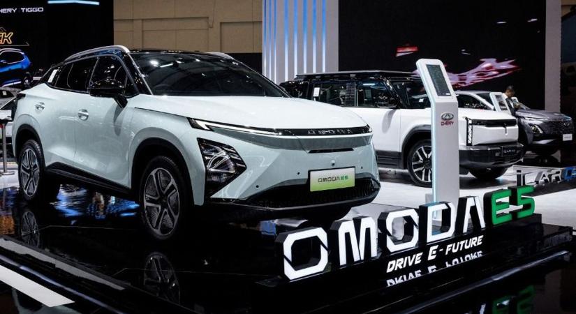 Már a Szegeden gyárat építő BYD-t is szorongatják a kínai riválisai – a magyar piacon is kesztyűt dobtak neki