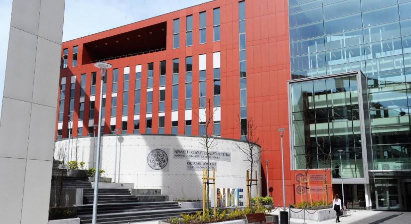 Meghalt egy 21 éves honvédtisztjelölt az NKE campusán, egy épület tetejéről zuhant le