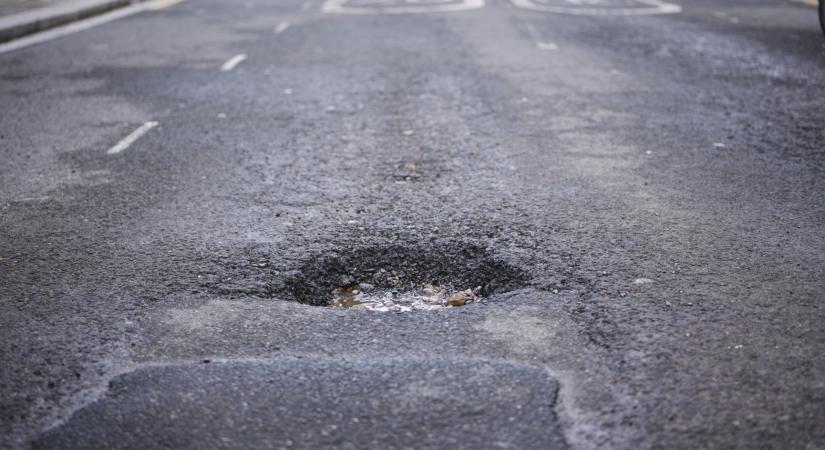 Bejelentette a Magyar Közút: vége a télnek, eltűnhetnek a veszélyes kátyúk