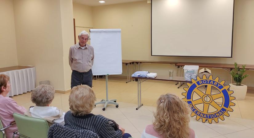 A tönkölybúza egészségre gyakorolt hatásáról a Rotary Clubban