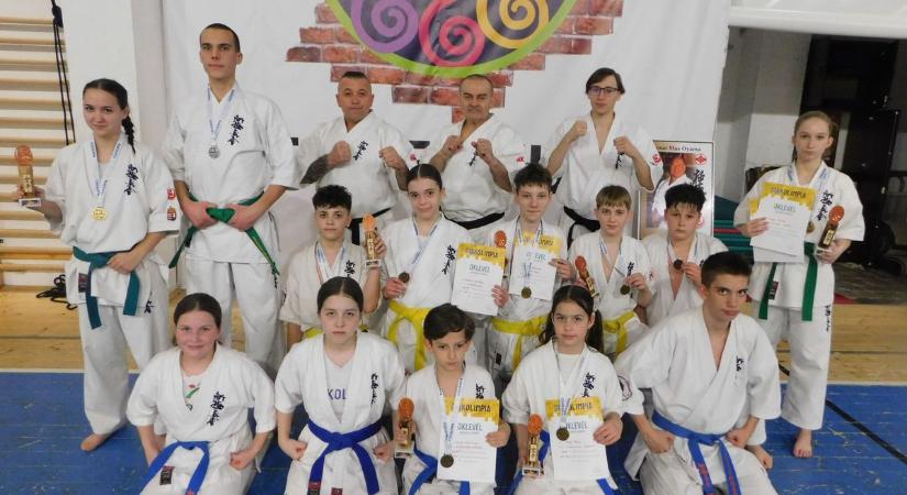 Nem volt szerencsétlen a 13-as szám a tarjáni és tatai karatékák számára