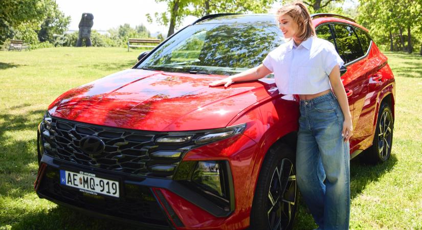 Lékai-Kiss Ramóna 17 évesen télen, magassarkúban tanult vezetni, ma az autója a második nappalija