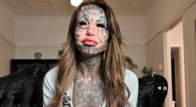 Nem hitt a szemének, amikor meglátta magát tiszta bőrrel a világ legtetováltabb nője