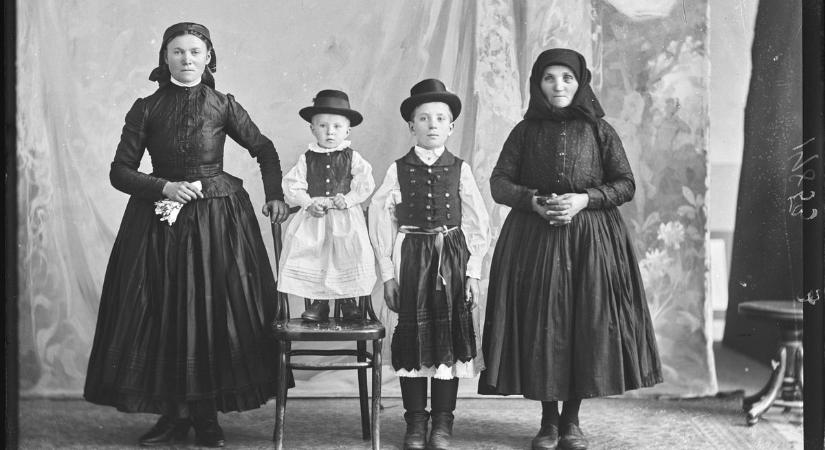 Vágatlanul. Törékeny fényképek valósága – a tárlat apropóján hirdetett novellaíró pályázatot a Néprajzi Múzeum