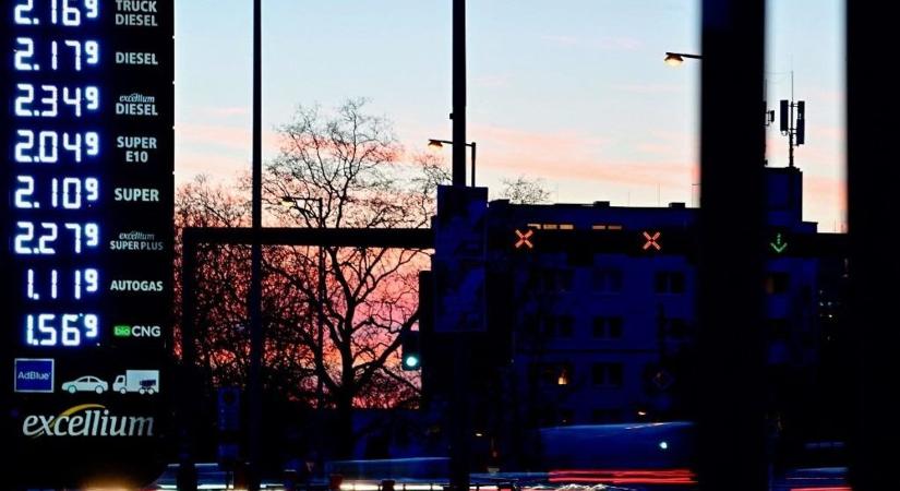 Ha a Tisza és Tarr Zoltán intézné, durván többet fizetnénk az üzemanyagért – és lehet rosszabb is
