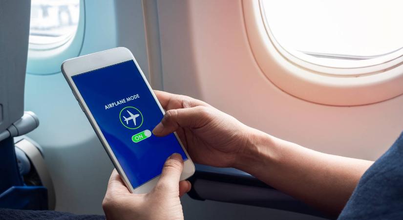 A légiutas-kísérő elárulta, ezért kell valójában repülő üzemmódra kapcsolni a telefont