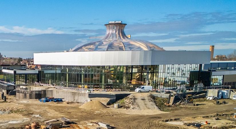 Így áll a nagyszalontai élményfürdő építése
