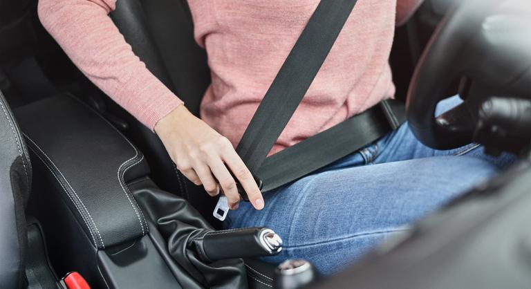 Meghökkentő adatokat közölt a rendőrség a magyarok biztonságiöv-használati szokásairól