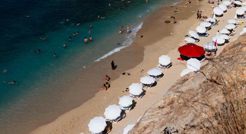 Borulnak a nyaralási tervek: Európa felé menekülnek a turisták a közel-keleti válság elől