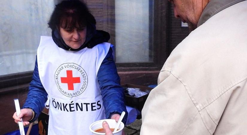 Egy tányér szeretet, húsvétkor is gondolnak a rászorulókra