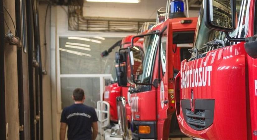 Tűz ütött ki egy hajdú-bihari szeméttelepen, két város tűzoltóit riasztották