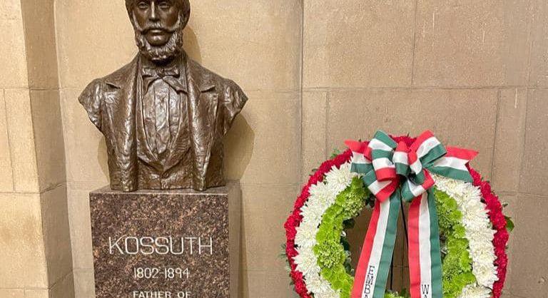 Megkoszorúzták Kossuth Lajos szobrát Washingtonban