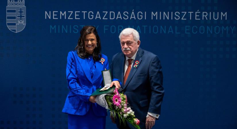 Magyar Arany Érdemkereszttel tüntették ki a Bridgestone tatabányai gyárának vezetőjét