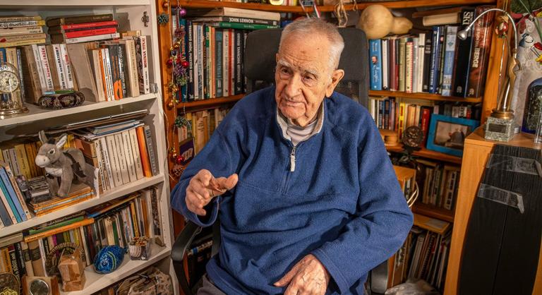 Műfaja óriása volt, dörmögő baritonjával iskolát teremtett