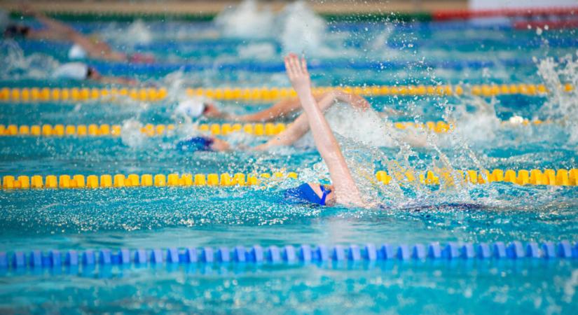 Sikeresen mutatkoztak be a legfiatalabb úszók a komlói versenyen