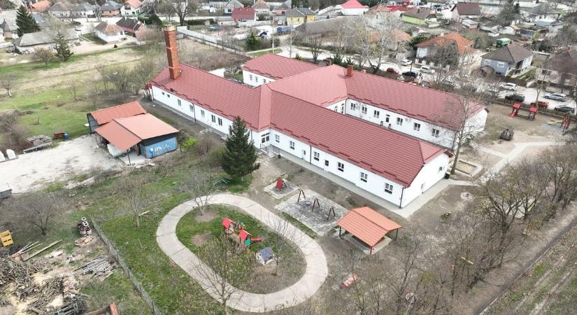 Minden ácsi szülő erre várt: felavatták a megújult óvodát