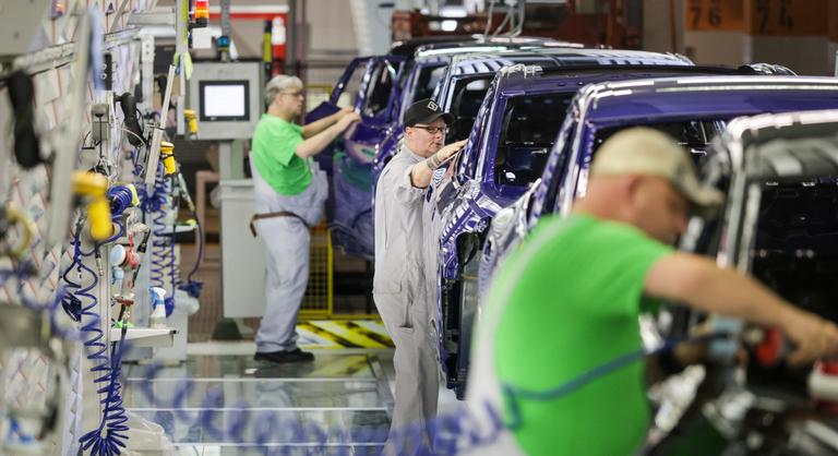 Szenved az autóipar, egyre sürgetőbb probléma az európai energiaválság