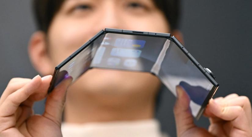 Máris elkaszálta a háromba hajtható telefonját a Samsung