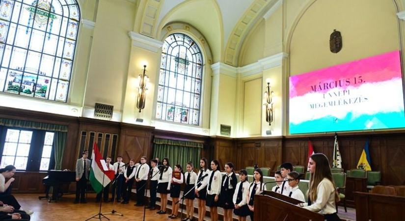 Így emlékeztek a forradalomra a Debreceni Egyetemen: különleges műsorral készültek a diákok